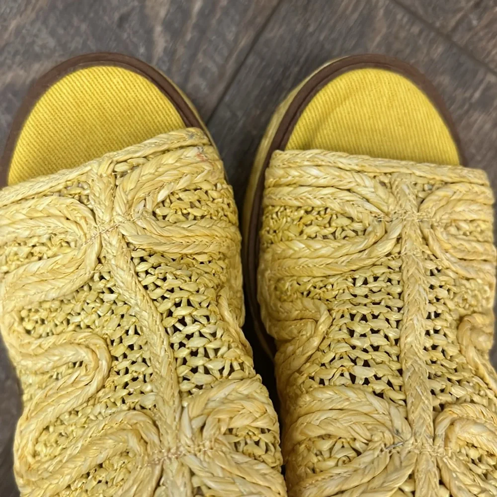 Lucky Brand 💚 women’s Yena Mule Sandal in yellow NWOT